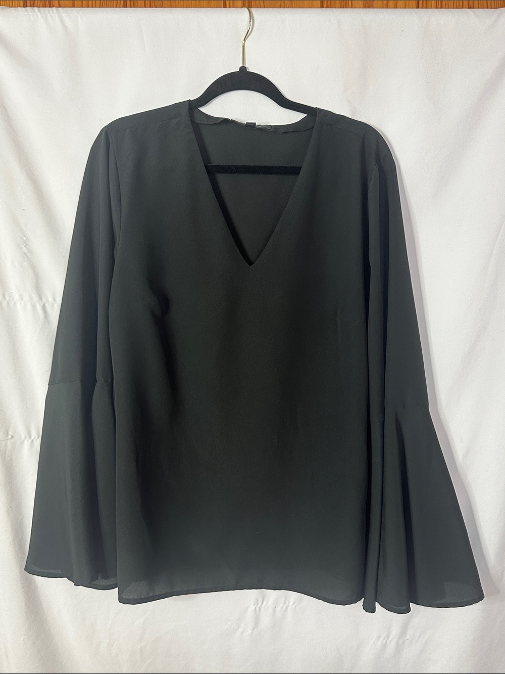 BANANA REPUBLIC | Black V-Neck Bell Sleeve Blouse, size XL